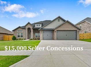 2416 Salmon St, Pea Ridge, AR 72751