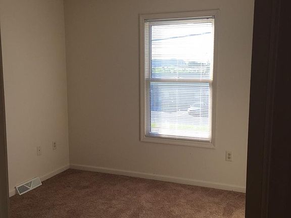 middle bedroom