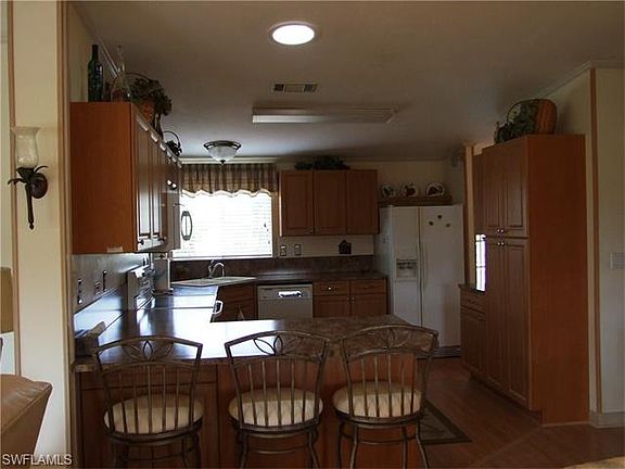 3rd image of 5016 Gulfgate Ln