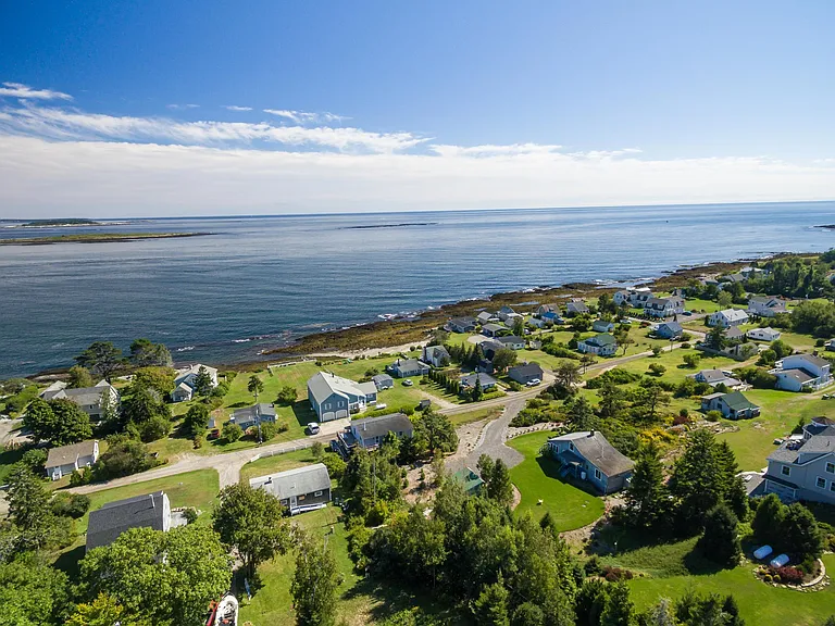 21 Cedar Beach Rd — Photo 3
