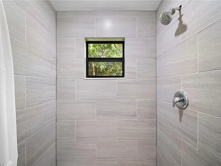 3260 Woodside Ave — Photo 15