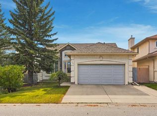 51 N Edgebrook Cir NW, Calgary, AB T3A 5A4