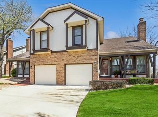 10110 W 86th St, Overland Park, KS 66212