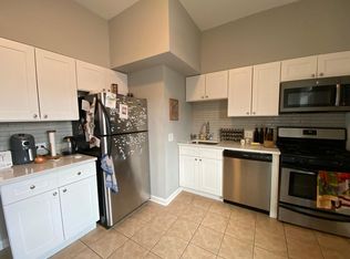 1553 W Olive Ave APT 1W, Chicago, IL 60660