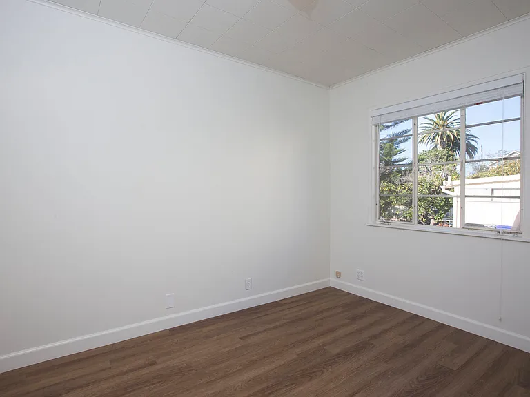 1344 Torrey Pines Rd — Photo 15