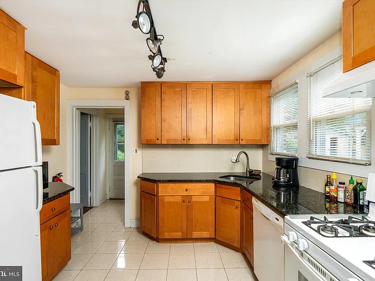 96 Linden Ln #1 — Photo 11