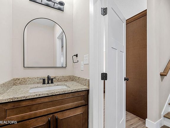 5th image of 719 Haig St Lot 12