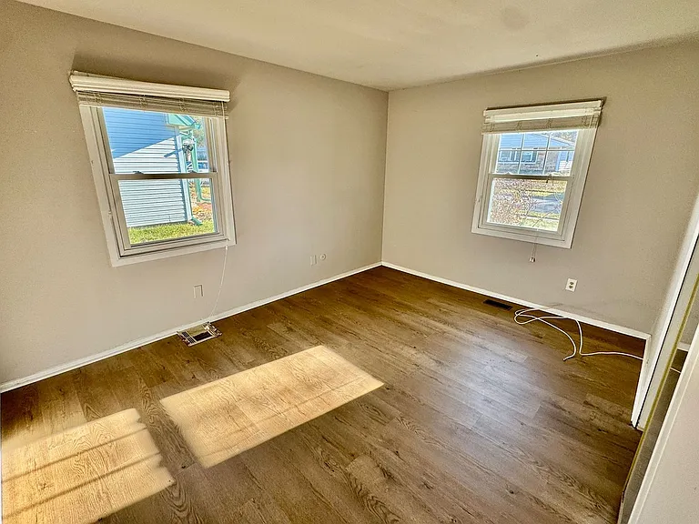77 Executive Ln — Photo 16