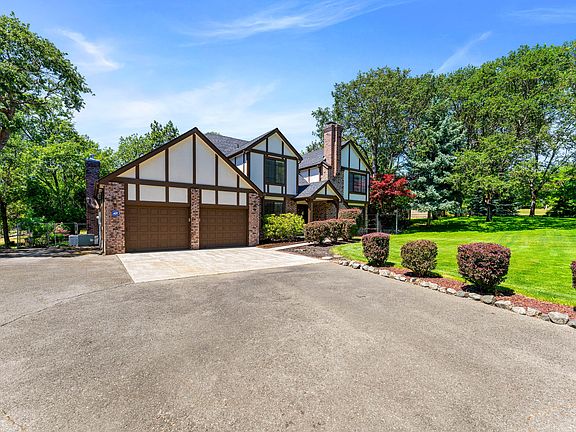 5th image of 180 Horseshoe Dr