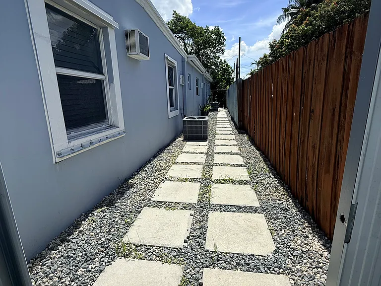 4465 E 4th Ave — Photo 2