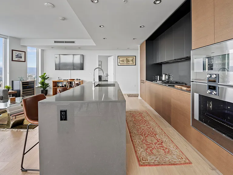 1289 Hornby St #4X10 — Photo 7