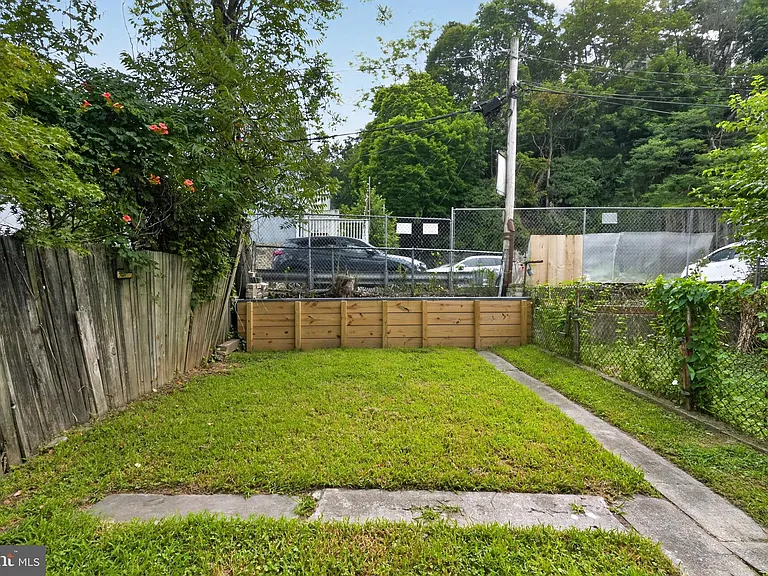 4469 Silverwood St — Photo 30