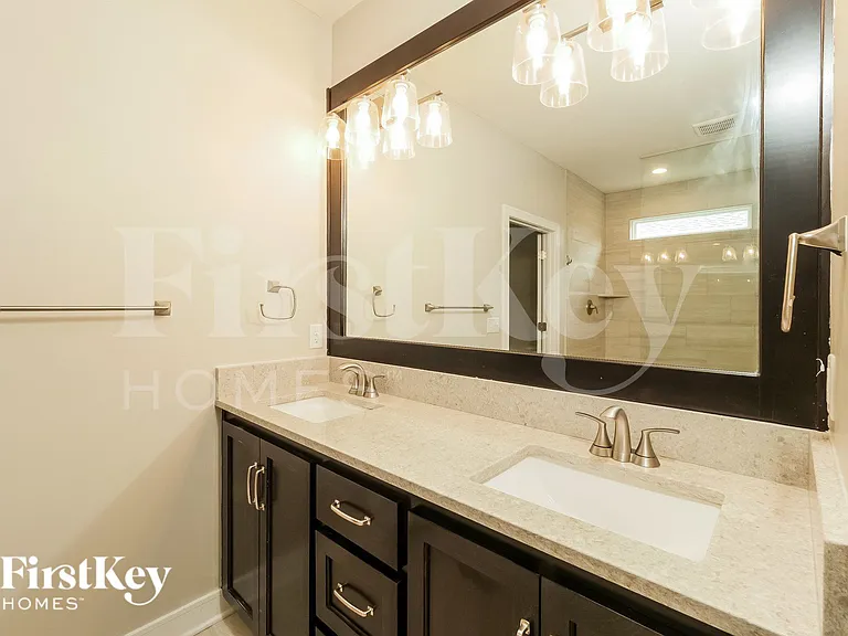 1128 SW Blackpool Dr — Photo 13