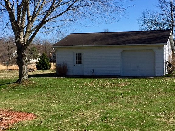 3rd image of 386 Meadowland Dr