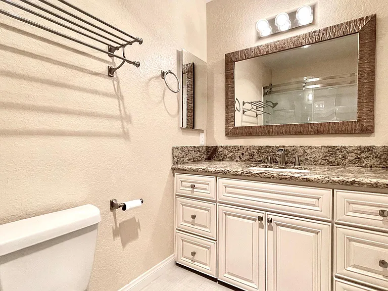 11321 Avenida De Los Lobos #D — Photo 24