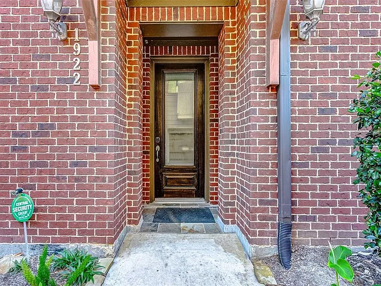 1922 Winter St — Photo 12