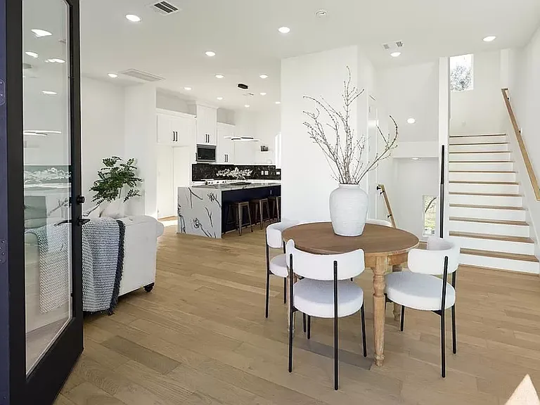 2720 Rosalie St — Photo 3