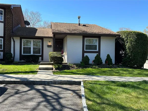 106 Quail Run Drive #106, Deer Park, NY 11729