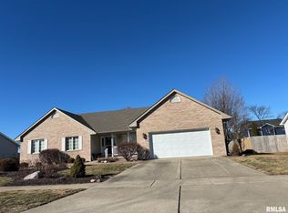 533 Gatlinburg Dr, Chatham, IL
