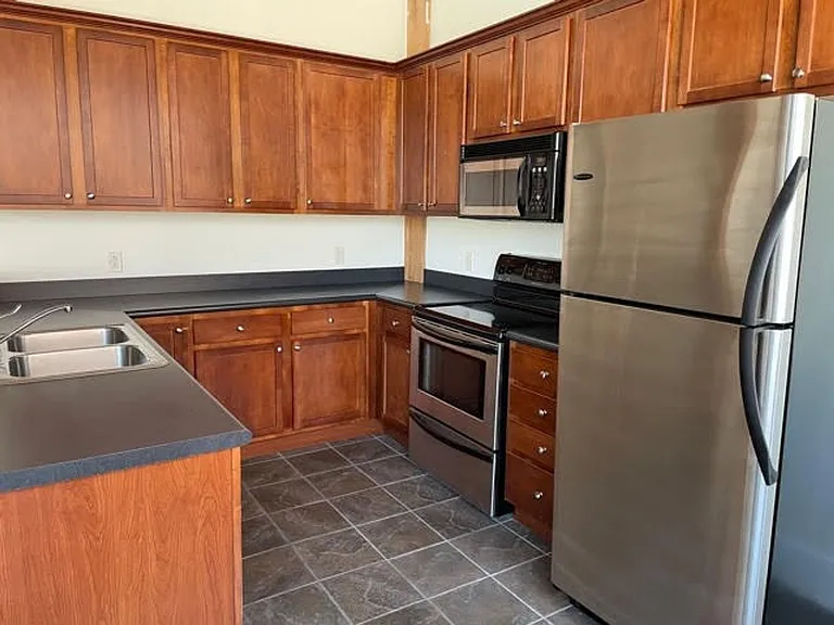 311 SW Water St — Photo 17