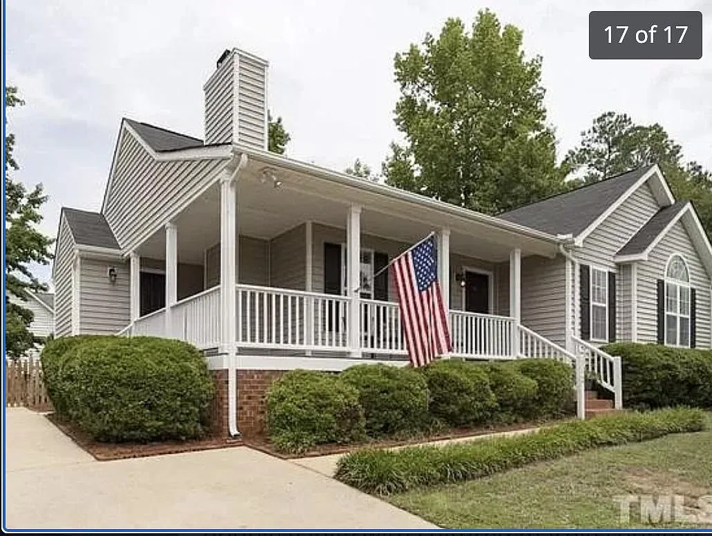 3 bed, 1300 sqft, $2,045 — Photo 1