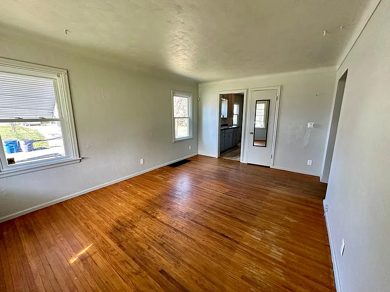 1726 Roosevelt Cir — Photo 5