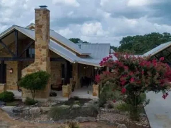 633 Trails End Rd, Johnson City, TX 78636