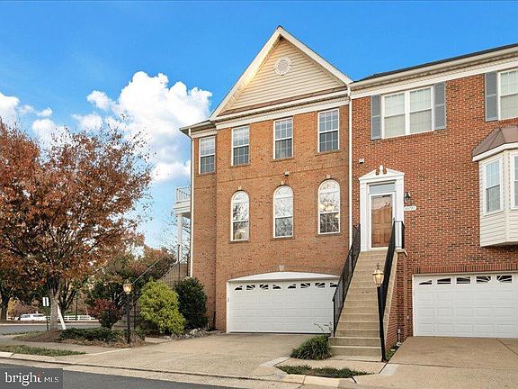 3rd image of 43793 Steinbeck Sq