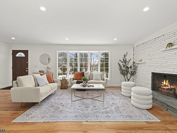 3rd image of 30 Silver Spring Rd