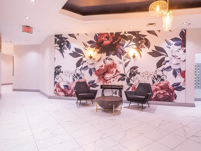 88 Bloor St E — Photo 7