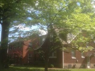 300 Browns Ln, Saint Matthews, KY 40207