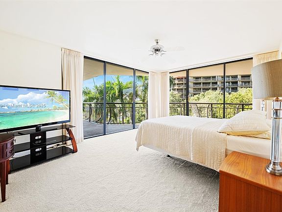 4th image of 2843 S Bayshore Dr APT 5C
