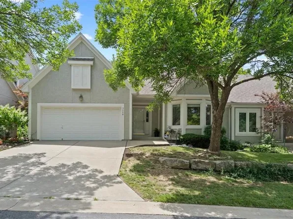 5848 Summit St, Shawnee, KS 66216