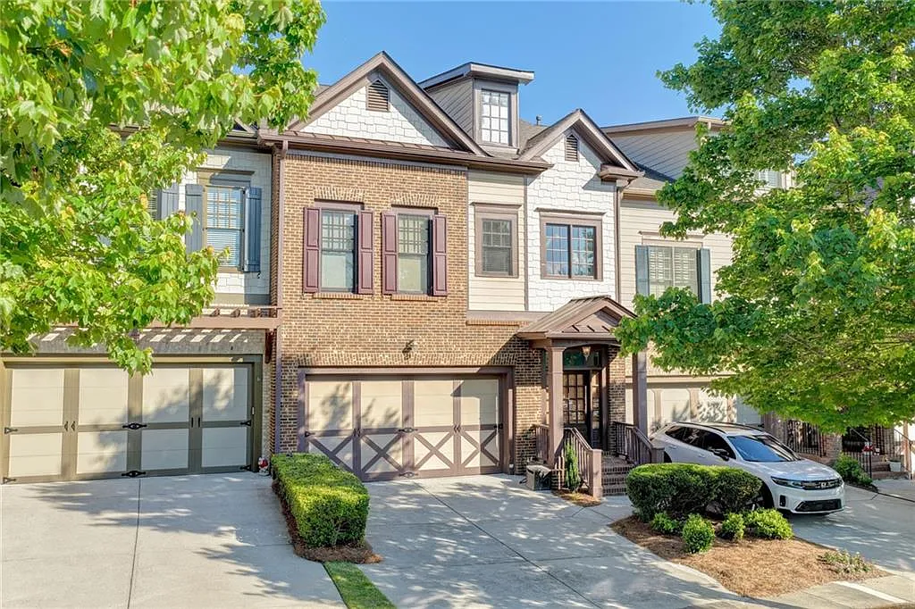 4 bed, 4.5 bath, 4804 sqft, $3,200 — Photo 3