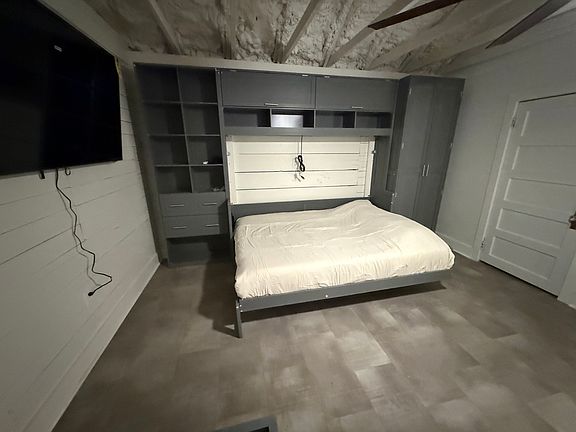 2nd image of 1204 Linden Pl APT C
