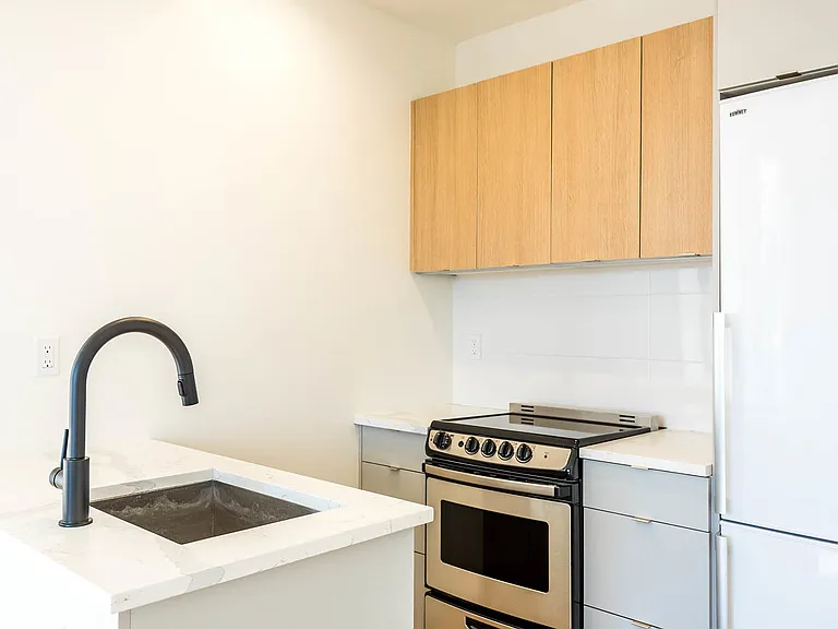 182 Malcolm X Blvd #4B — Photo 5
