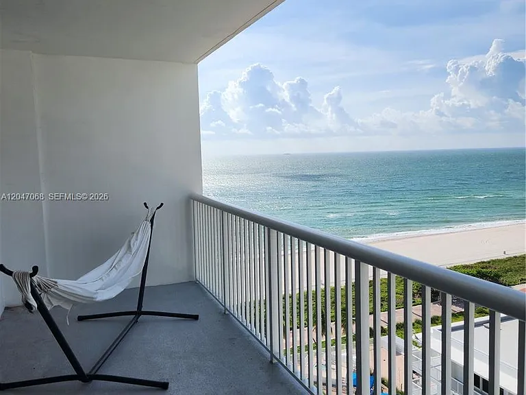 5401 Collins Ave #1110 — Photo 34