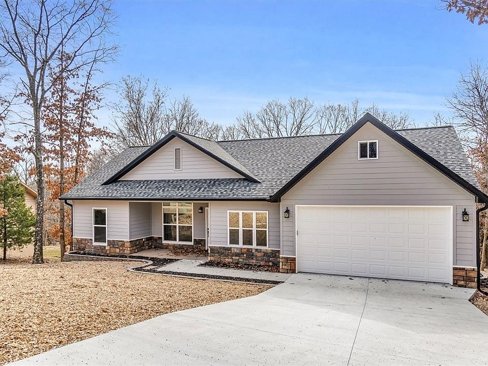 1st image of 8 McCollough Ln