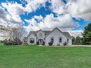 W318S8975 Champagne Ln, Mukwonago, WI 53149