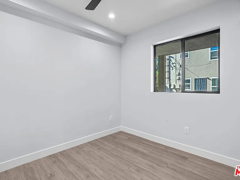 1518 1/4 Stearns Dr — Photo 5