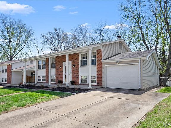 2nd image of 12480 Glengate Dr