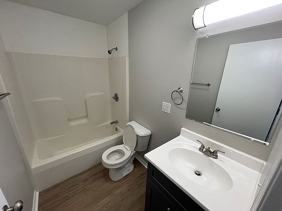 4th image of 305-311 Birch St #305-6