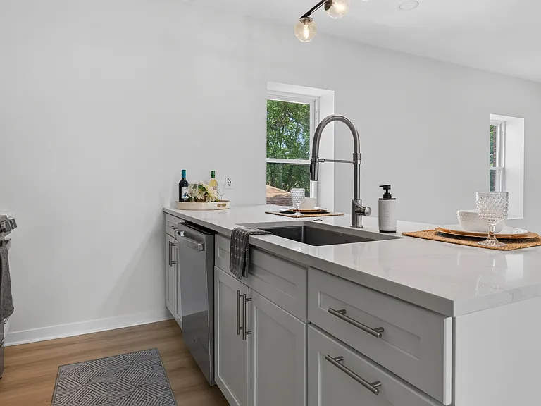 2995 S Clement Ave #A — Photo 5