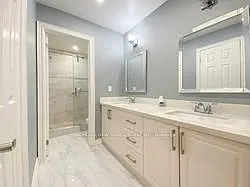 11951 Yonge St — Photo 7