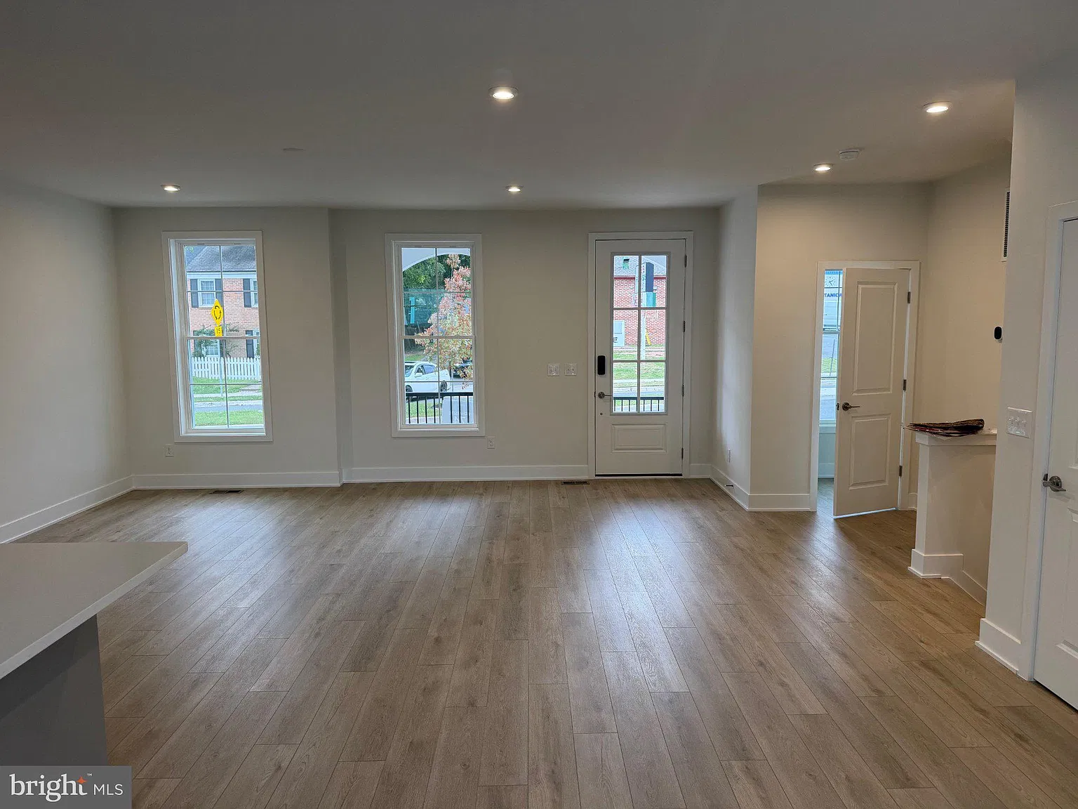 3 bed, 3.5 bath, 2194 sqft, $3,250 — Photo 4