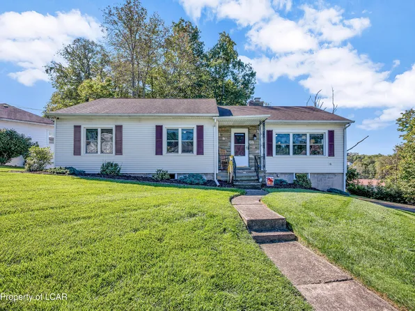 51 Grandview Ave, Dallas, PA 18612