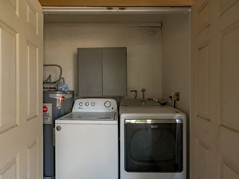 555 N May #23 — Photo 4