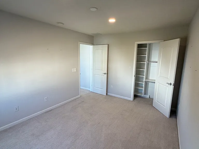 5975 N Pointe Dr — Photo 25