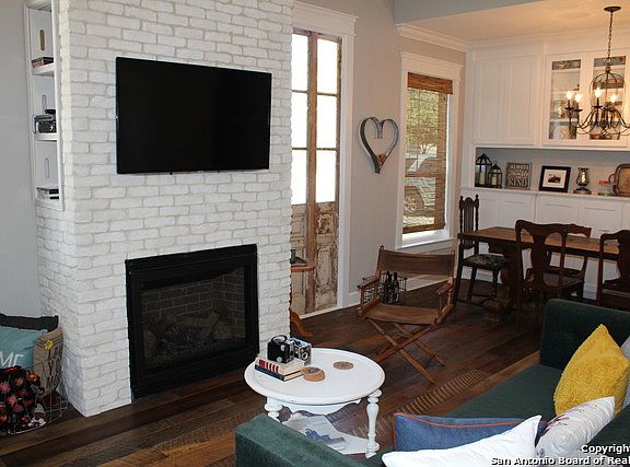 4th image of 1309 Lee St