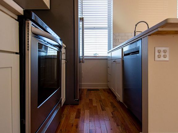 3rd image of 325 E Livingston Ave #325